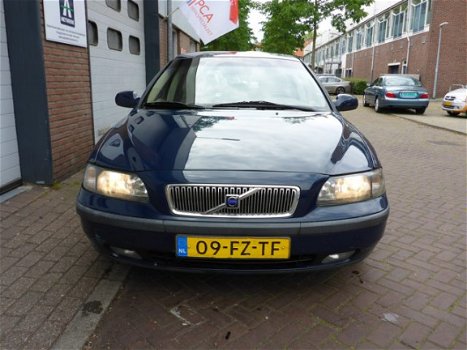 Volvo V70 - 2.4 Comfort Line Youngtimer, leder, Clima, Cruise, Trekh.. Vestiging Hilversum tel: 0356 - 1