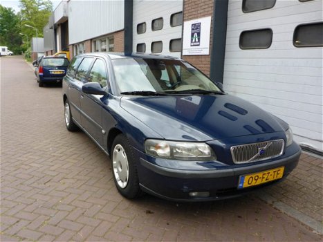 Volvo V70 - 2.4 Comfort Line Youngtimer, leder, Clima, Cruise, Trekh.. Vestiging Hilversum tel: 0356 - 1