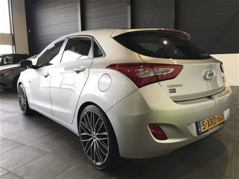 Hyundai i30 - 1.6 GDI i-Motion Airco ECC | Navigatie | Camera | Cruise Control | Trekhaak | 19