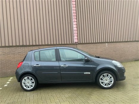 Renault Clio - 1.6-16V Initiale 5drs Airco Panoramadak 2007 - 1