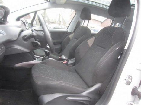 Peugeot 2008 - Benzine 82 pk * Airco * Panoramadak * Navigatie * Parkeersensoren * Cruise Control * - 1