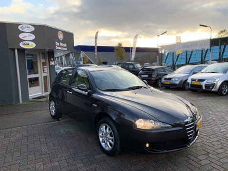 Alfa Romeo 147 - 1.6 T.Spark Distinctive Airco/ecc Cruise 5 Drs - 1