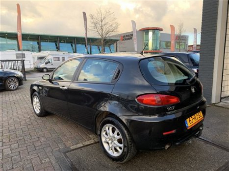 Alfa Romeo 147 - 1.6 T.Spark Distinctive Airco/ecc Cruise 5 Drs - 1