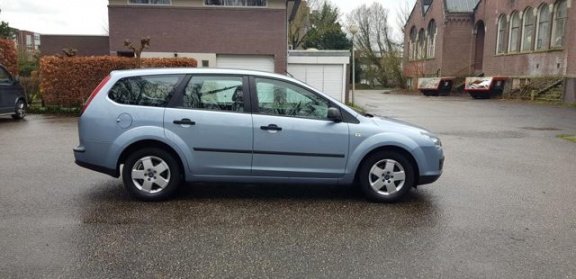 Ford Focus Wagon - 1.6 16V Champion - 1