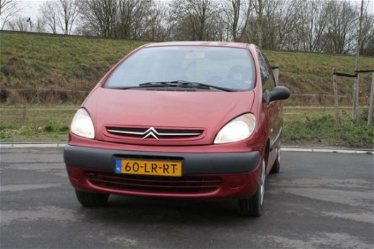 Citroën Xsara Picasso - 1.8i-16V Différence - 1
