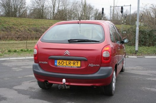 Citroën Xsara Picasso - 1.8i-16V Différence - 1