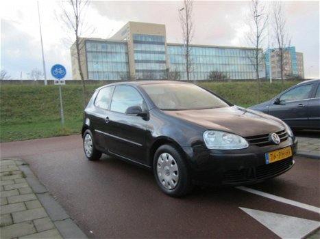 Volkswagen Golf - 1.6 FSI Trendline - 1