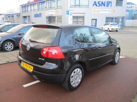 Volkswagen Golf - 1.6 FSI Trendline - 1