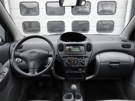 Toyota Yaris Verso - 1.3-16V VVT-i Sol AIRCO / APK 13-01-2021 - 1