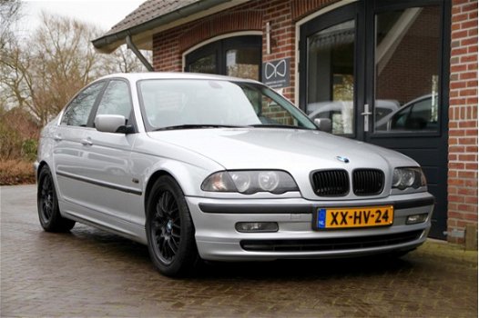 BMW 3-serie - 323i Executive | NAP | AIRCO |RVS UITLAATSYSTEEM - 1