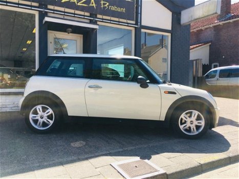 Mini Mini Cooper - 1.6 / AIRCO/ ELEKT.PAKKET/ CV/ VELGEN/ NIEUWE APK - 1