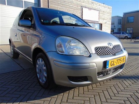 Toyota Yaris - 1.0 VVT-i Idols /2e Eigen / Airco / Elec ramen & spiegels / Zuinig / 5 Deurs /Boekjes - 1