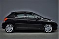 Peugeot 207 - 1.6i 16V T 150pk Féline 5drs Pano/Lmw/Clima/Leer/Pdc/132dkm NAP - 1 - Thumbnail