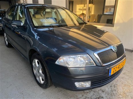 Skoda Octavia - 1.6 Elegance / Nap/ Pdc/ Trekhaak/ 1e eig/ Nieuwstaat - 1