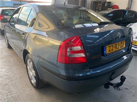 Skoda Octavia - 1.6 Elegance / Nap/ Pdc/ Trekhaak/ 1e eig/ Nieuwstaat - 1