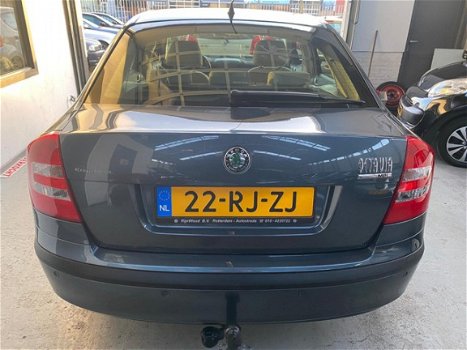 Skoda Octavia - 1.6 Elegance / Nap/ Pdc/ Trekhaak/ 1e eig/ Nieuwstaat - 1