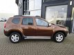 Dacia Duster - 1.6 Lauréate 2wd Trekhaak | Airco | Lichtmetaal | Metaalkleur | Zijbars | Bullbar - 1 - Thumbnail