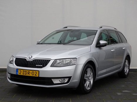 Skoda Octavia Combi - 1.6 TDI Greenline Businessline Trekhaak , Navigatie , Clima , Chroom - 1