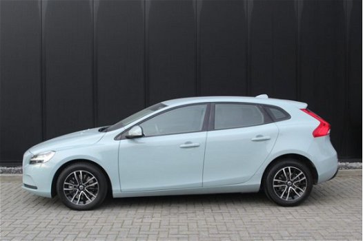 Volvo V40 - T2 Geartronic Momentum - 1