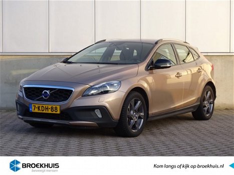 Volvo V40 Cross Country - D3 150pk Aut Summum | Leder | Navigatie | Camera | Xenon | Trekhaak - 1