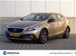 Volvo V40 Cross Country - D3 150pk Aut Summum | Leder | Navigatie | Camera | Xenon | Trekhaak - 1 - Thumbnail