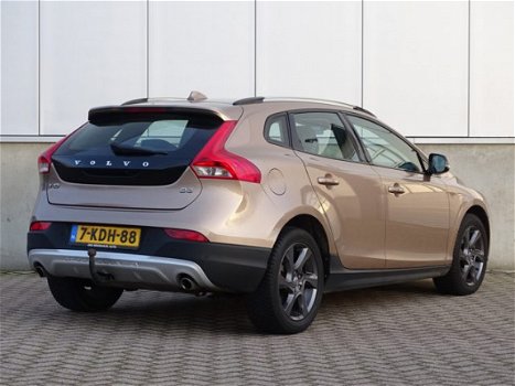 Volvo V40 Cross Country - D3 150pk Aut Summum | Leder | Navigatie | Camera | Xenon | Trekhaak - 1