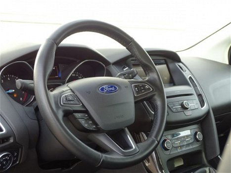Ford Focus Wagon - 1.5 150PK Titanium Edition | Trekhaak | Navigatie | Parkeersensoren rondom - 1