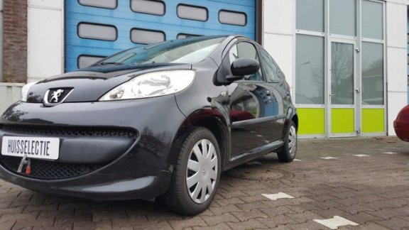 Peugeot 107 - 1.0-12V XS 5 deurs airco dealeronderhouden NAP APK - 1