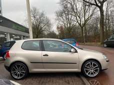 Volkswagen Golf - 1.6 FSI Trendline Nw Apk/Airco/Automaat/Elec Ramen/Lmv