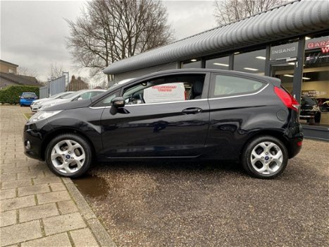 Ford Fiesta - 1.4 Titanium PARKEER HULP V+A AUTOM.AIRCO NIEUWE APK NIEUWSTAAT LMV AUTOM.LICHT - 1