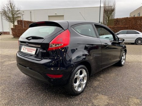 Ford Fiesta - 1.4 Titanium PARKEER HULP V+A AUTOM.AIRCO NIEUWE APK NIEUWSTAAT LMV AUTOM.LICHT - 1