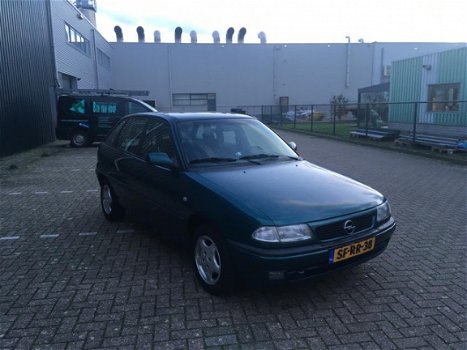 Opel Astra - 1.6i Edition AIRCO / AUTOMAAT / 5 DEURS / APK 10-2020 / ELEKTRISCH PAKKET / VELGEN - 1