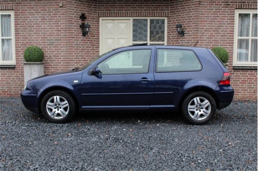 Volkswagen Golf - 1.6 77KW Trendline /Clima /Cruise/ Dakraam /Goed onderhouden - 1