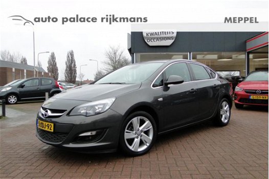 Opel Astra - 1.4 T 140pk Berlin SEDAN NAVI/TREKHAAK - 1