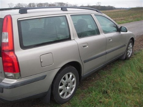 Volvo V70 - 2.4 140PK EDITION II YOUNGTIMER event. met derde bankje 7 pers E - 1