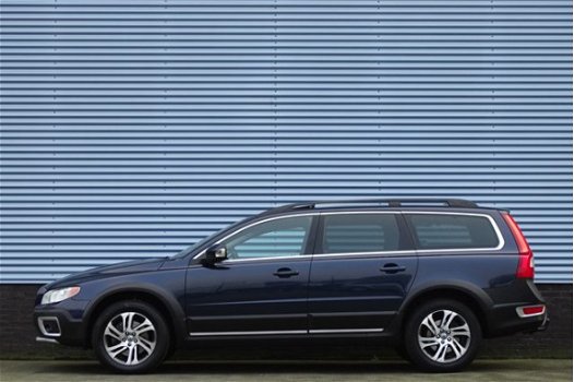 Volvo XC70 - 2.0 D3 FWD Limited Edition Automaat, Leer, Cruise Adapt., Trekhaak - 1