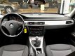 BMW 3-serie - 318i Business Line LAGE KMSTAND, AIRCO, STOELVERW. PDC, MULTIF. STUUR - 1 - Thumbnail