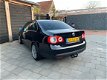 Volkswagen Jetta - 2.0 FSI Sportline NAP/APK/LEDER/NAVI/STOELVER - 1 - Thumbnail