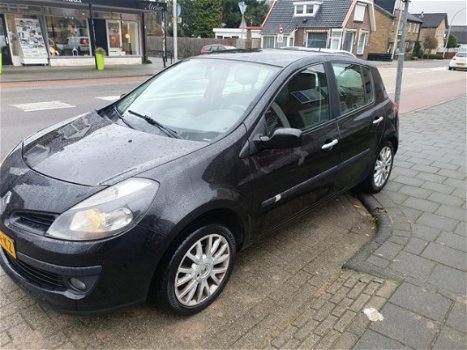 Renault Clio - 1.4 16V Privilège - 1