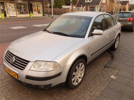 Volkswagen Passat - 2.0 Comfortline - 1