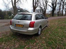 Toyota Avensis Wagon - 2.0 VVTi Linea Luna