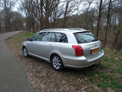 Toyota Avensis Wagon - 2.0 VVTi Linea Luna - 1