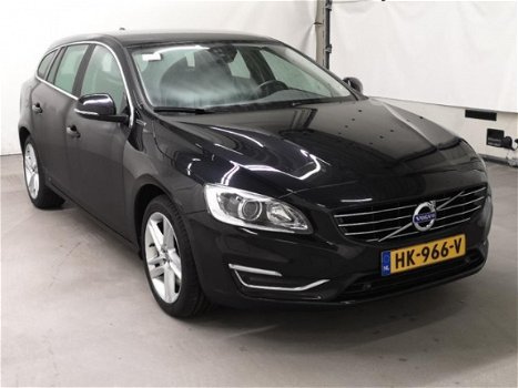 Volvo V60 - 2.4 D6 AWD Plug-In Hybrid R-Design - 1