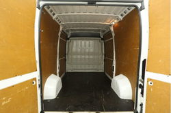Peugeot Boxer - 330 2.0 BlueHDI L2H2 Pro Airco Cruisecontrol PDC Navigatie Camera 3 Persoons 2xSchui