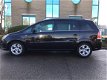 Opel Zafira - 2.2 Cosmo AUTOMAAT/PDC/NAP/CRUISE CONTROL/ELEK. RAMEN, SPIEGELS/7 ZITS/LMV/TREKHAAK/EN - 1 - Thumbnail