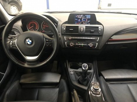 BMW 1-serie - 116i Sport 5-Drs. NAVI/XENON/LEER SPORTSTOELEN/16INCH/PDC - 1