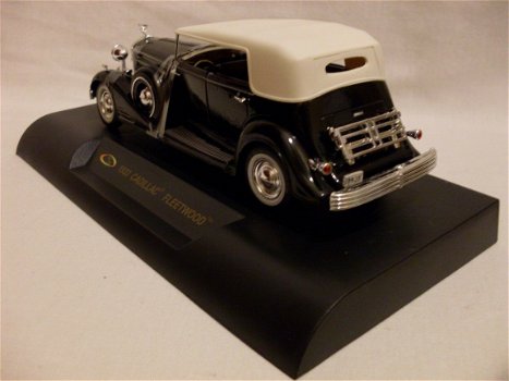 1:32 American Mint (Signature) 1933 Cadillac Fleetwood closed Phaeton black - 3