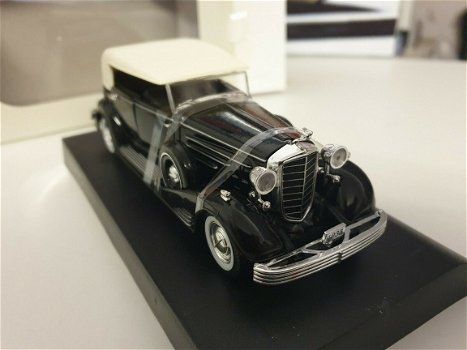 1:32 American Mint (Signature) 1933 Cadillac Fleetwood closed Phaeton black - 2