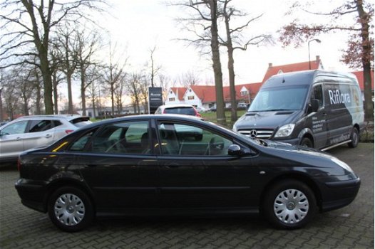 Citroën C5 - 2.0-16V Ligne Prestige / AIRCO-ECC / CRUISE CTR. / RADIO-CD / PDC / TREKHAAK - 1