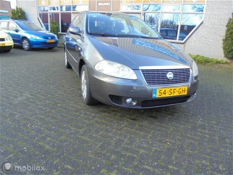 Fiat Croma - 2.2-16V Business Connect rijdt goed - 1